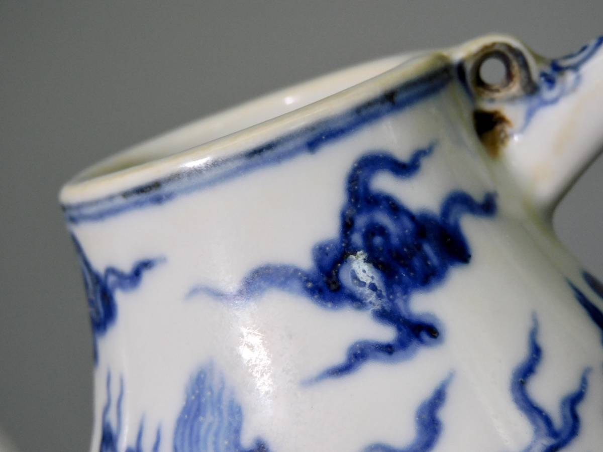 明時代 染付海水龍文壷 大明宣徳年製在銘 箱付