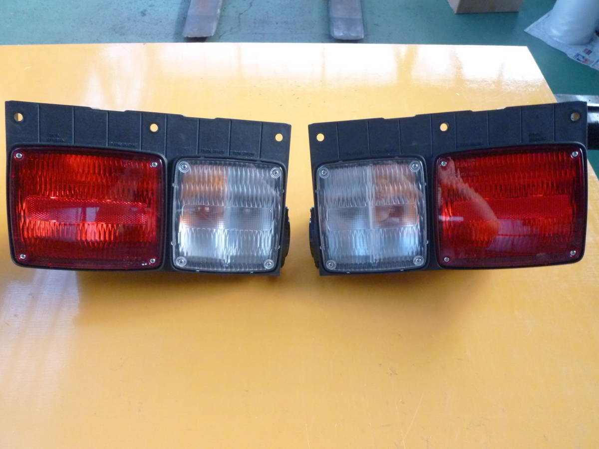 O72 日野 テールランプ 2連 新車外し品 左右セット｜Yahoo!フリマ（旧
