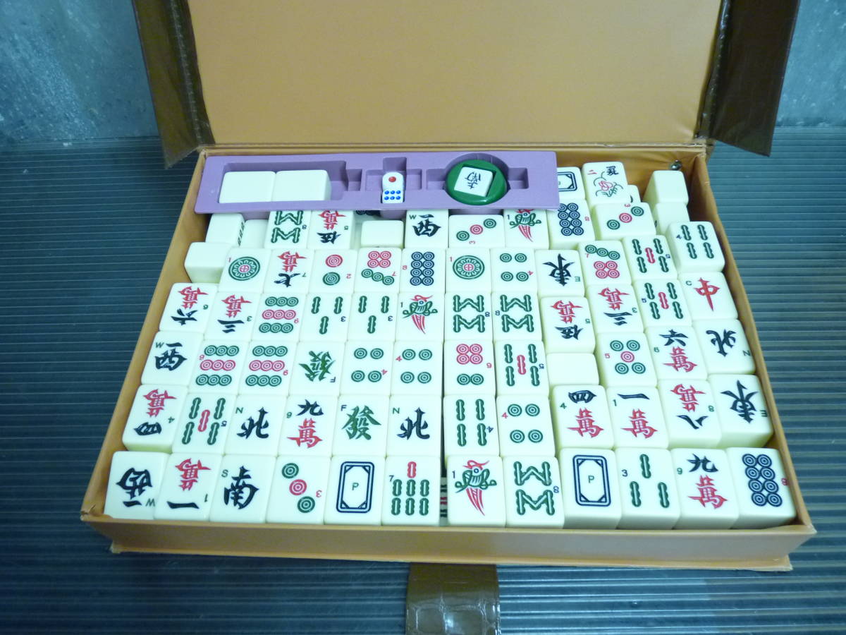 ゲタ牌（大型の象牙製麻雀牌） ゲタ牌（大型の象牙製麻雀牌） ゲタ牌