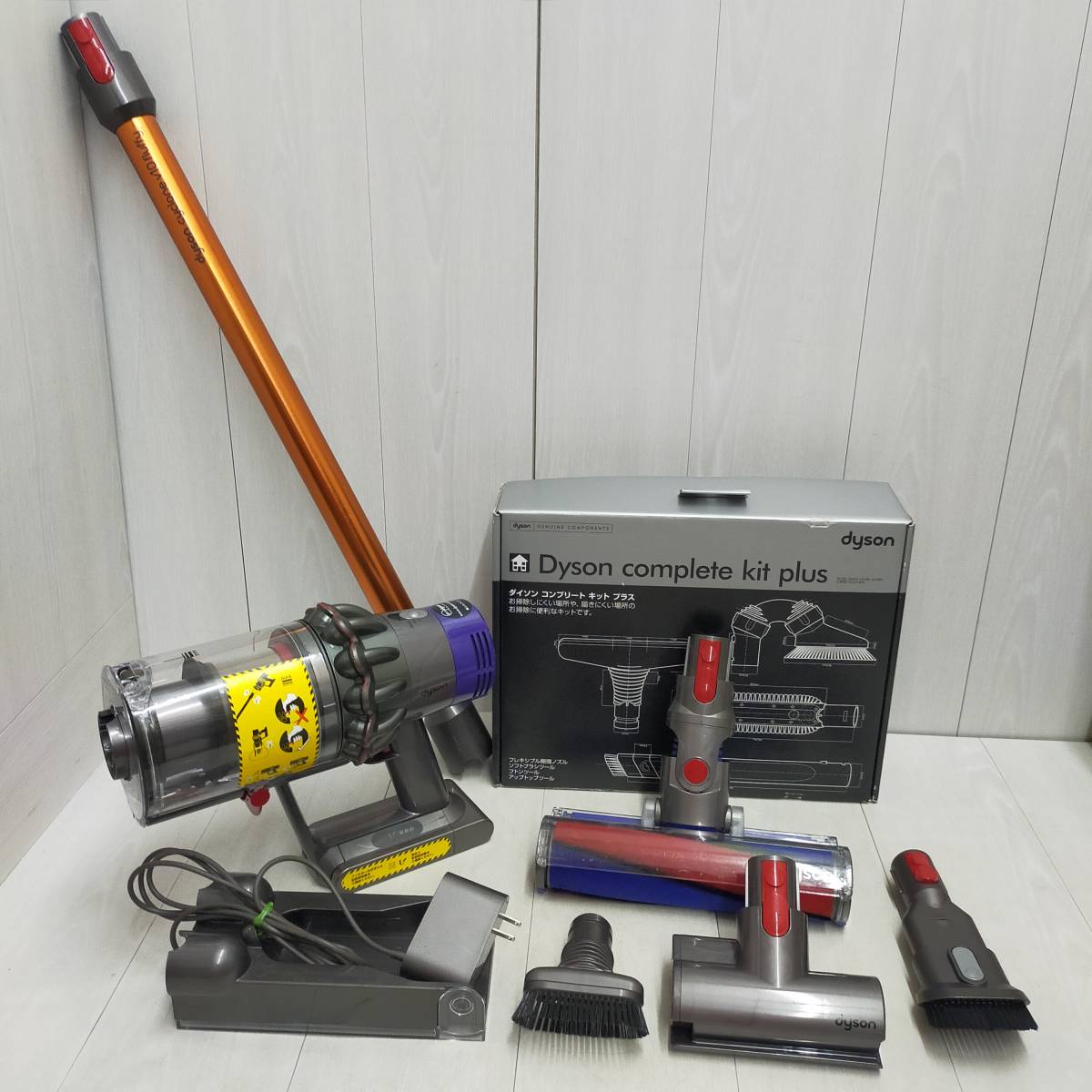 送料無料 】 dyson ◇ ダイソン V10 fluffy SV12 サイクロン