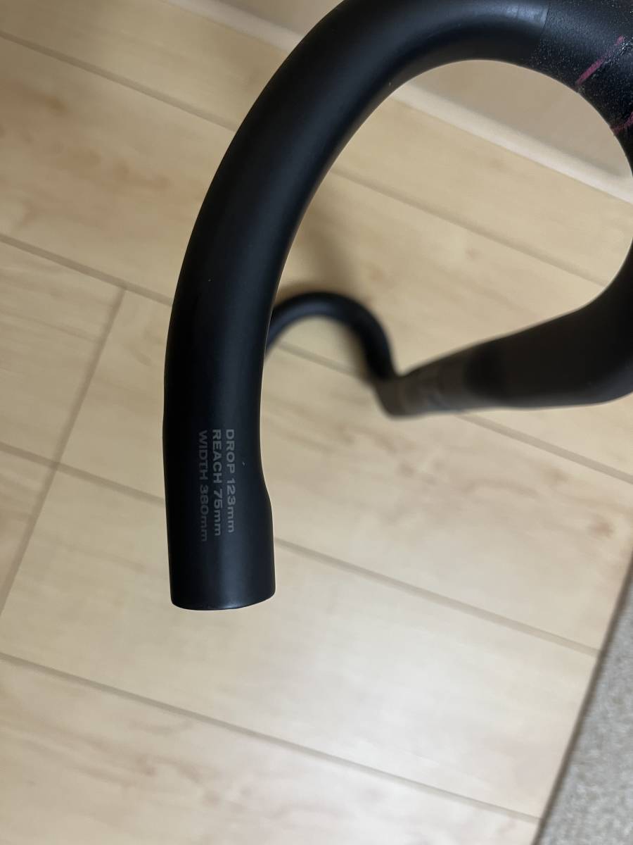 S-WORKS CARBON SHALLOW ROAD BAR 380mm。スペシャライズド（エス