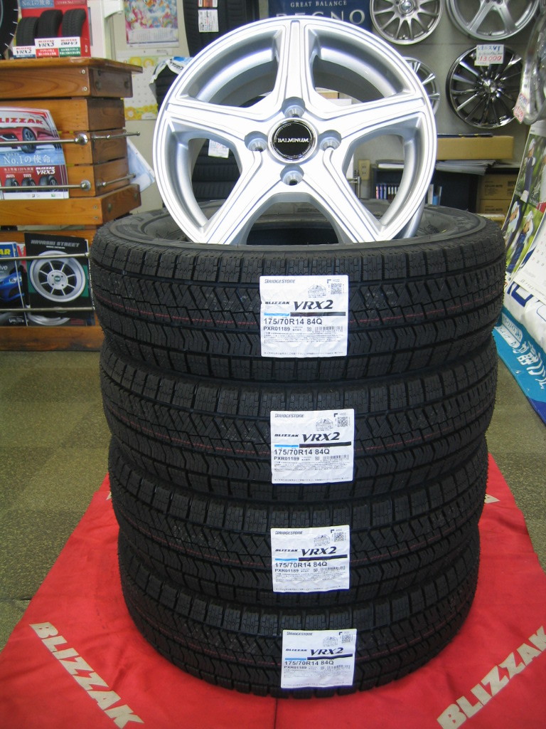 ブリヂストン 国産 スタッドレス タイヤ ブリザック VRX2 175/70R14 