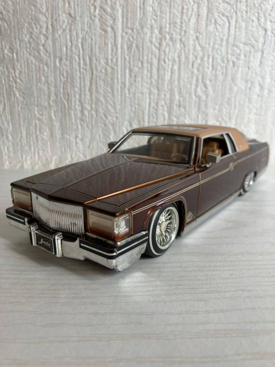 JadaTOYS 1/24 STREET LOW 1985 CADILLAC BROUGHAM キャデラック 