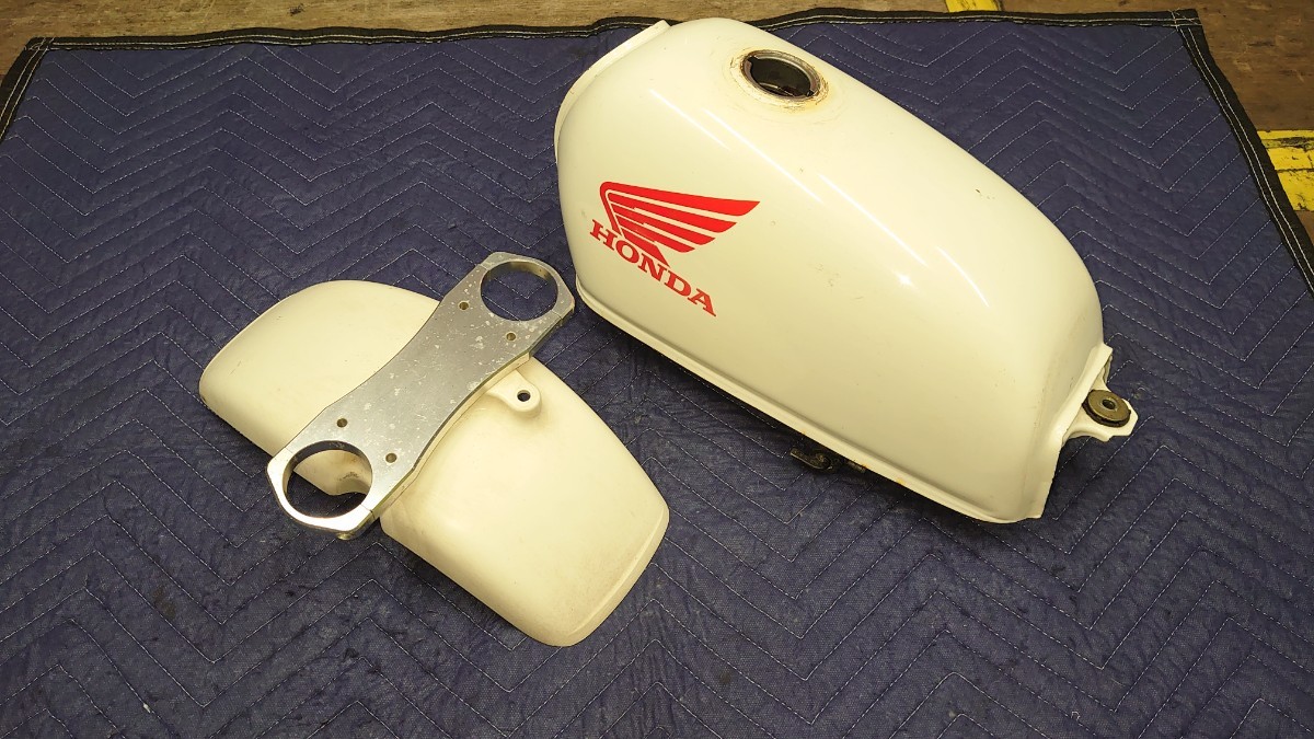 ジャンク品 ホンダ AC16 エイプ50 フロントフェンダー 燃料タンク