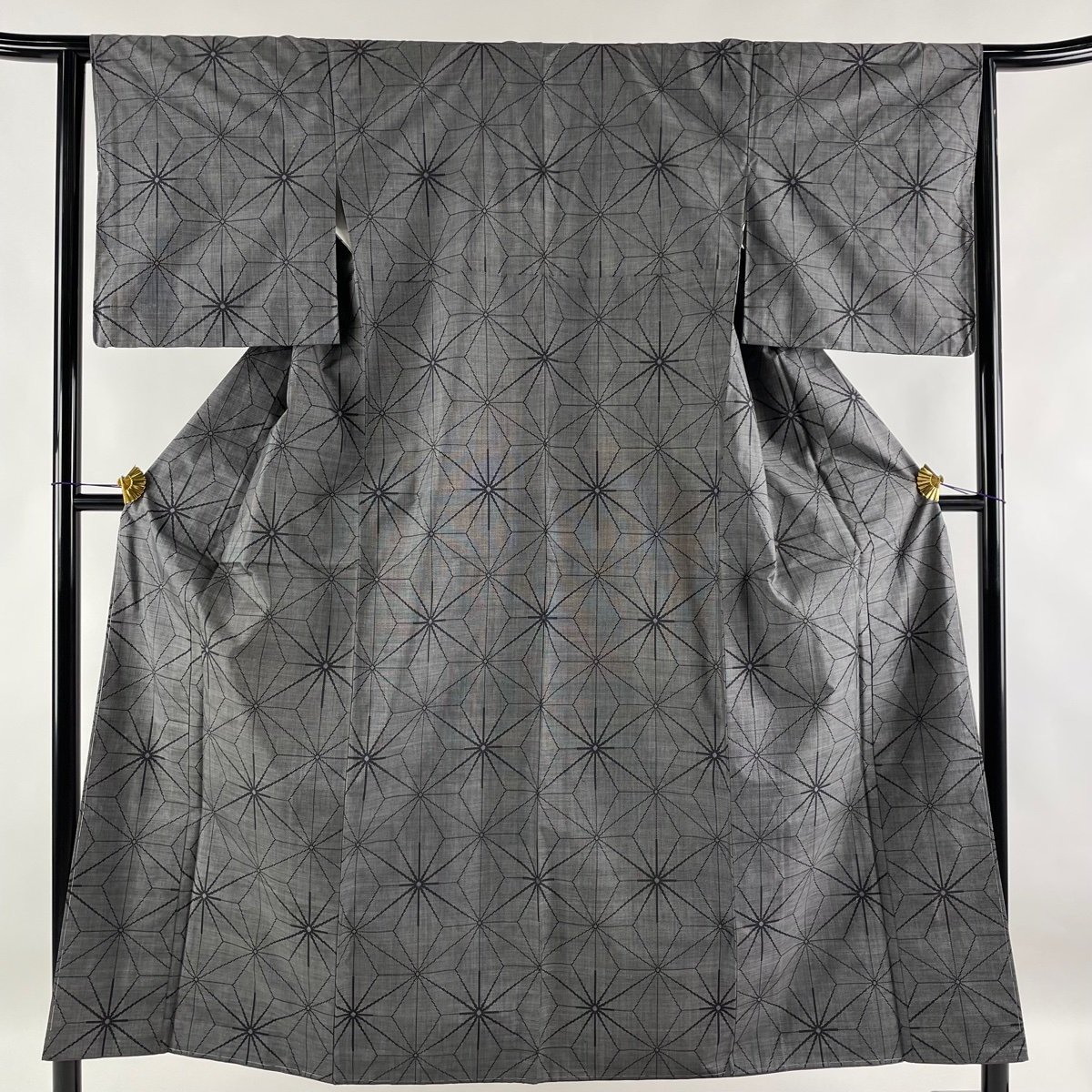 大島紬 身丈154cm 裄丈64cm M 袷 都喜ヱ門 証紙 麻の葉 黒灰 正絹 名品 【中古】