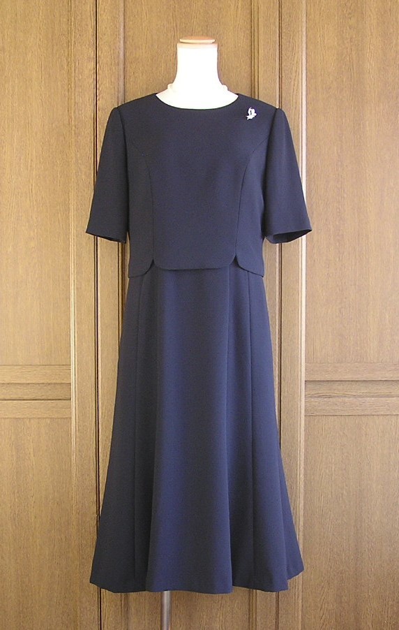 東京ソワール ペルル/SOIR PERLE/濃紺/紺 清楚 ワンピース/半袖/ミモレ丈/ツーピース風/ポケットあり/11号/お出かけ 食事会 学校訪問等　