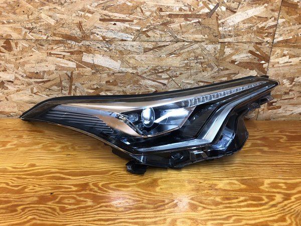 トヨタ CH-R ZYX10 LED ヘッドライト 右側 爪類割れ無し トヨタ用