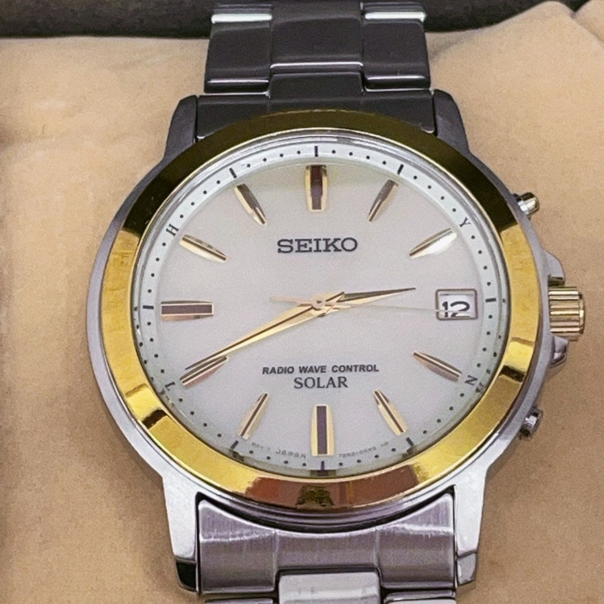 SEIKO セイコー 電波ソーラー メンズ腕時計 デイト シルバー ゴールド 