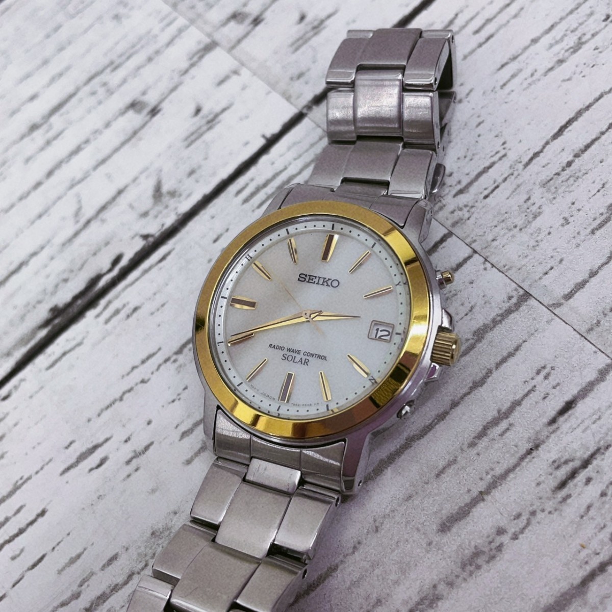 SEIKO セイコー 電波ソーラー メンズ腕時計 デイト シルバー ゴールド 