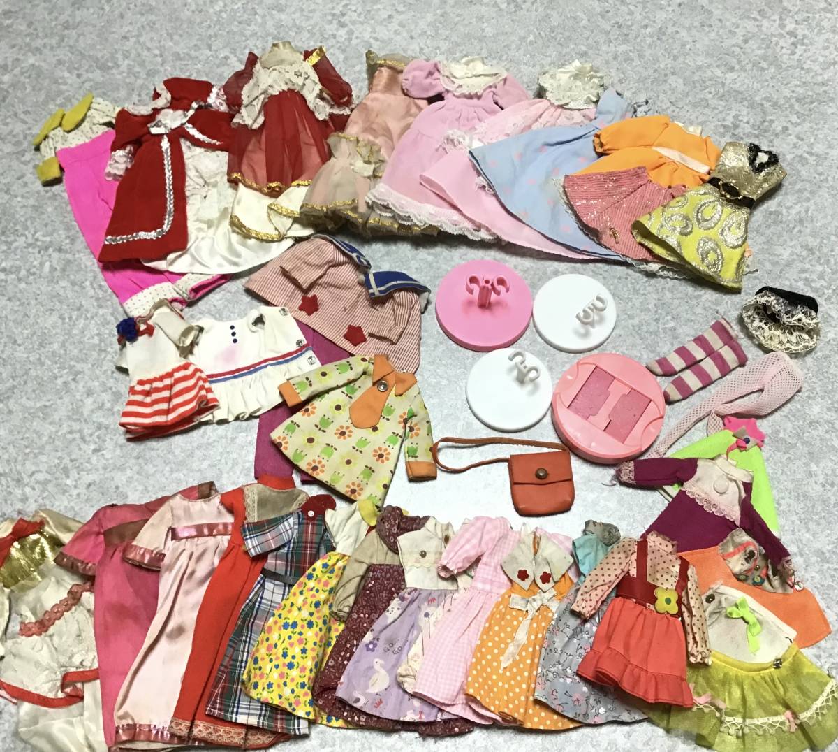 y65】着せ替え人形 着せかえ人形 タカラ 洋服 ドレス 小物 まとめて まとめ売り レトロ ビンテージ コレクション 当時物 ジャンク