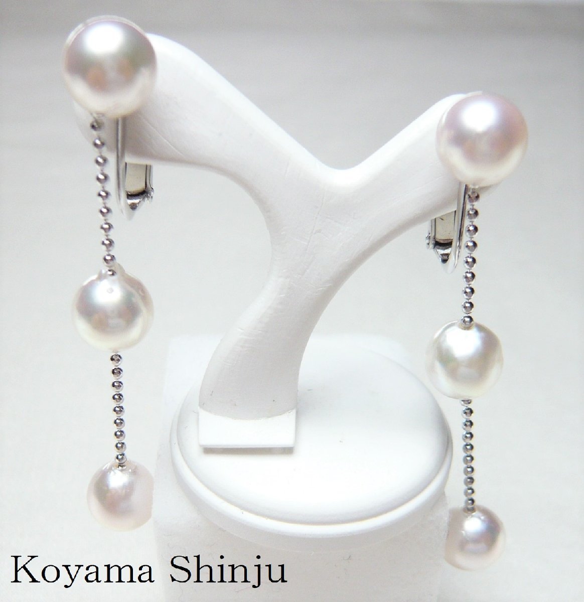 新品★小山真珠★１円～人気商品！絶品カラー！あこや本真珠3個付きロングステーションパールネジバネ式イヤリング