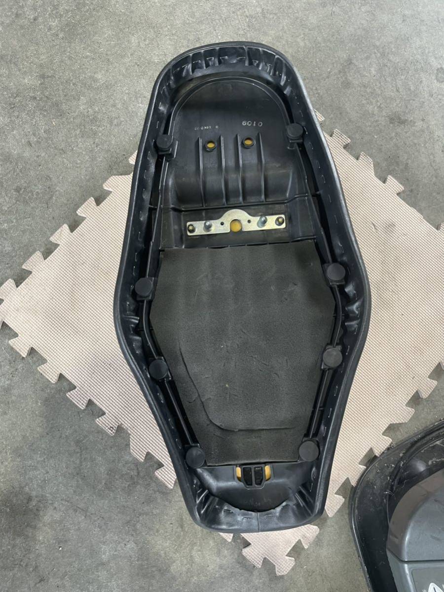 W650用純正アンコ抜きシート（中古）