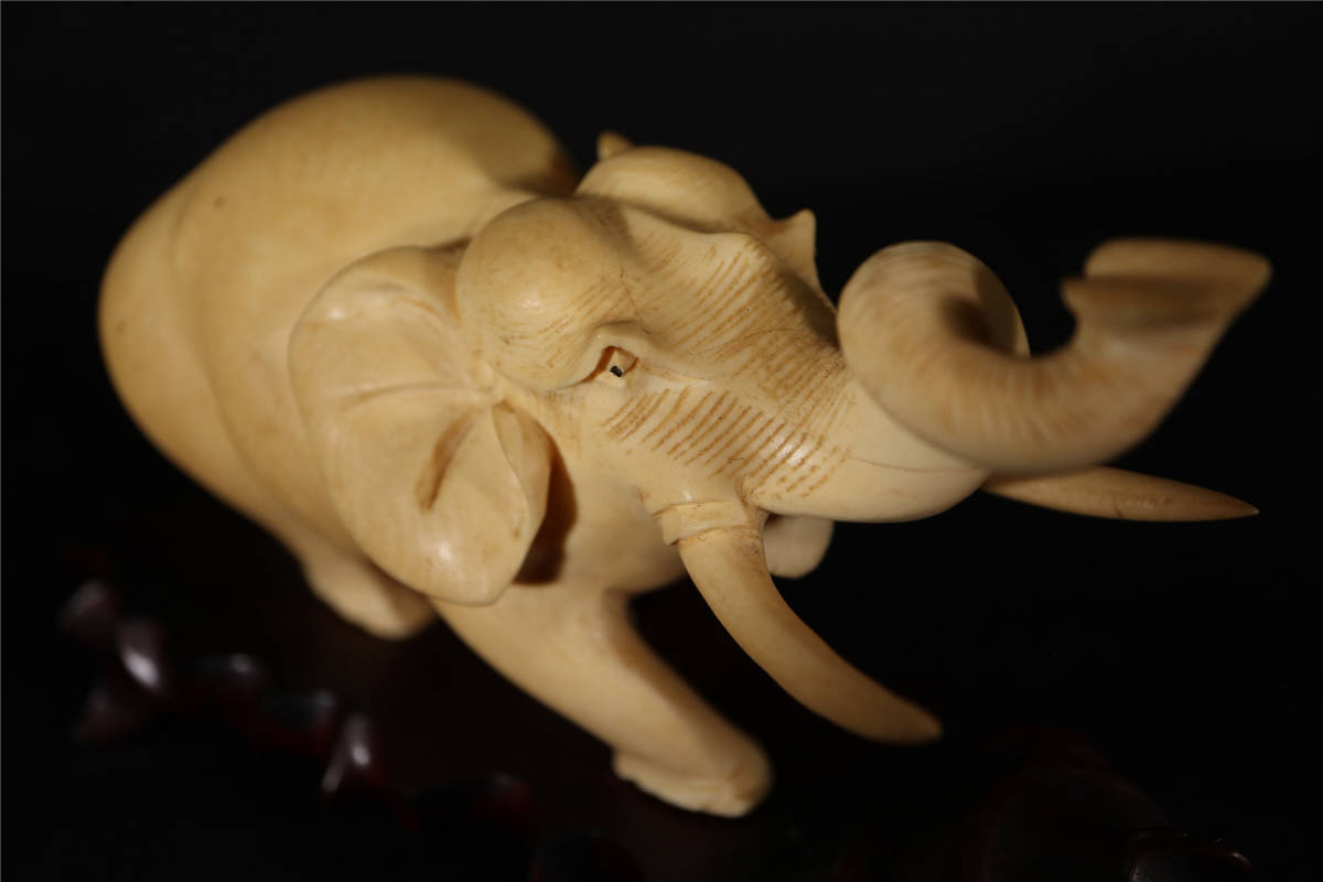 本物 天然素材 象置物456g マンモス 台座付き ////象牙調 象牙風(東洋