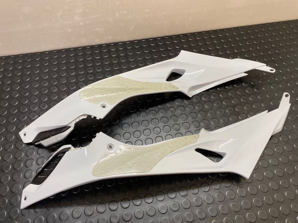 S1000RR ('15-'18) BMW 純正 タンクサイドカバー (シロ) サイドカウル
