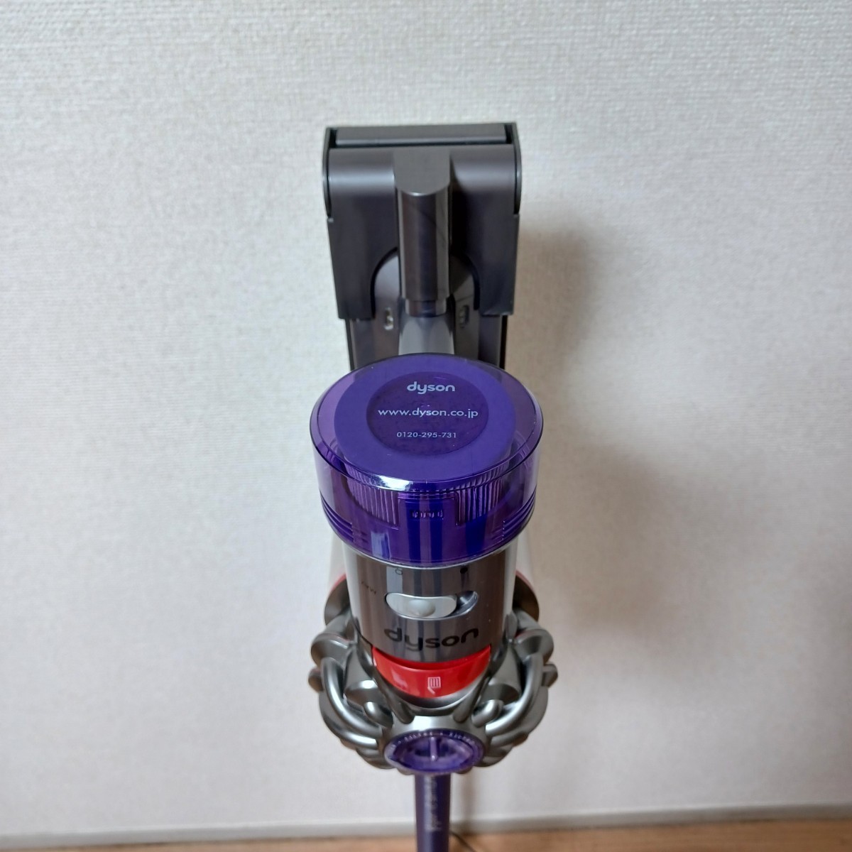 dyson 】 ダイソン SV10Kコードレスクリーナー 掃除機 充電式 掃除