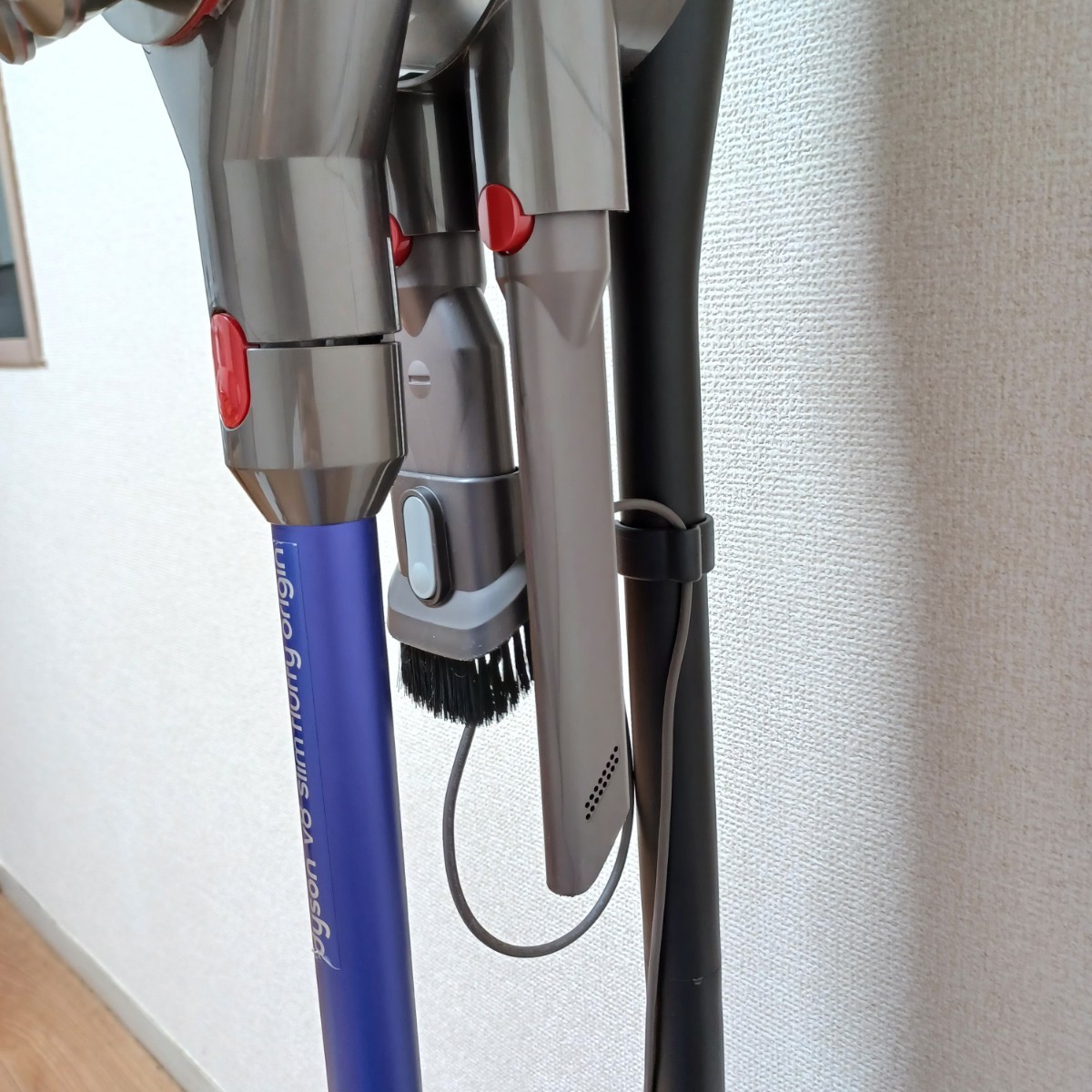 dyson 】 ダイソン SV10Kコードレスクリーナー 掃除機 充電式 掃除