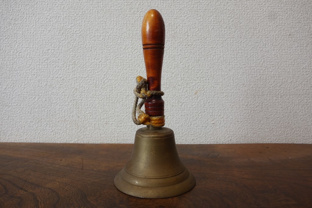 昭和レトロ 古い真鍮製ハンドベル 鐘 呼び鈴 高さ20.5cm 当時物 