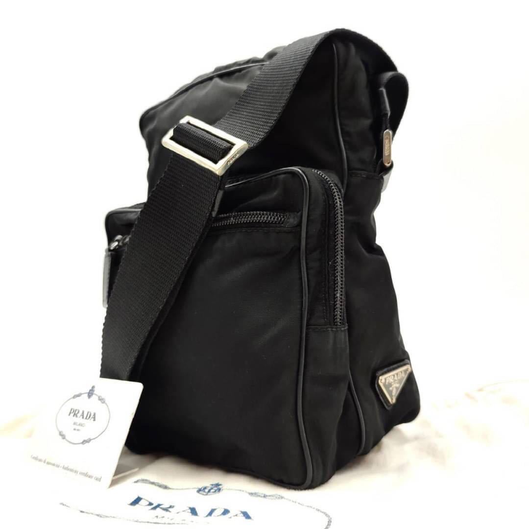 カメラバッグ PRADA 1円 PRADAプラダショルダーバッグ美品 三角 カメラバッグ PRADA 1円 PRADAプラダショルダーバッグ美品 三角
