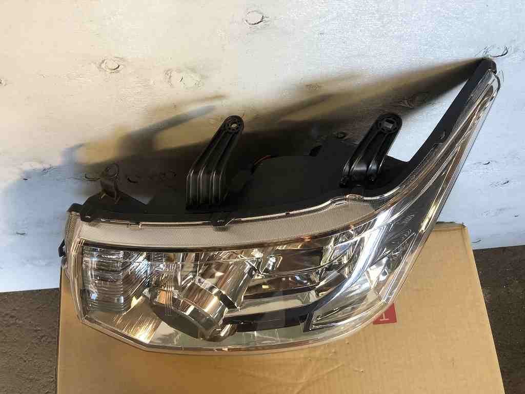 美品 ③デリカD5 CV5W CV1W CV2W CV4W 純正ヘッドライト 左右 早いもの