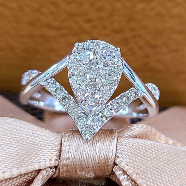 鑑別書付】まるで大粒3ct ペアシェイプ ！ ダイヤモンド K18 WG 