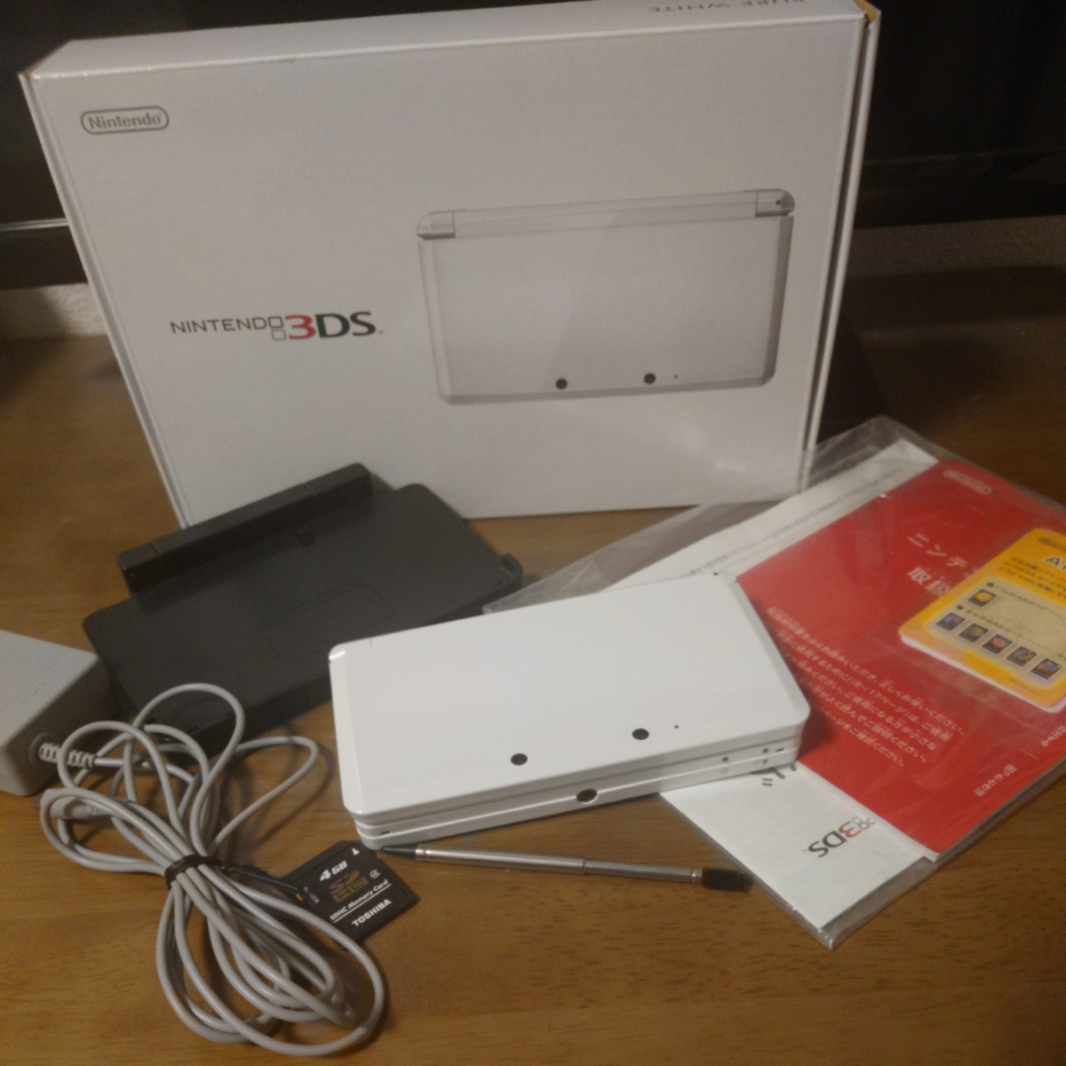 任天堂・ ニンテンドー3DS・3DS・ピュアホワイト・ホワイト・送料込