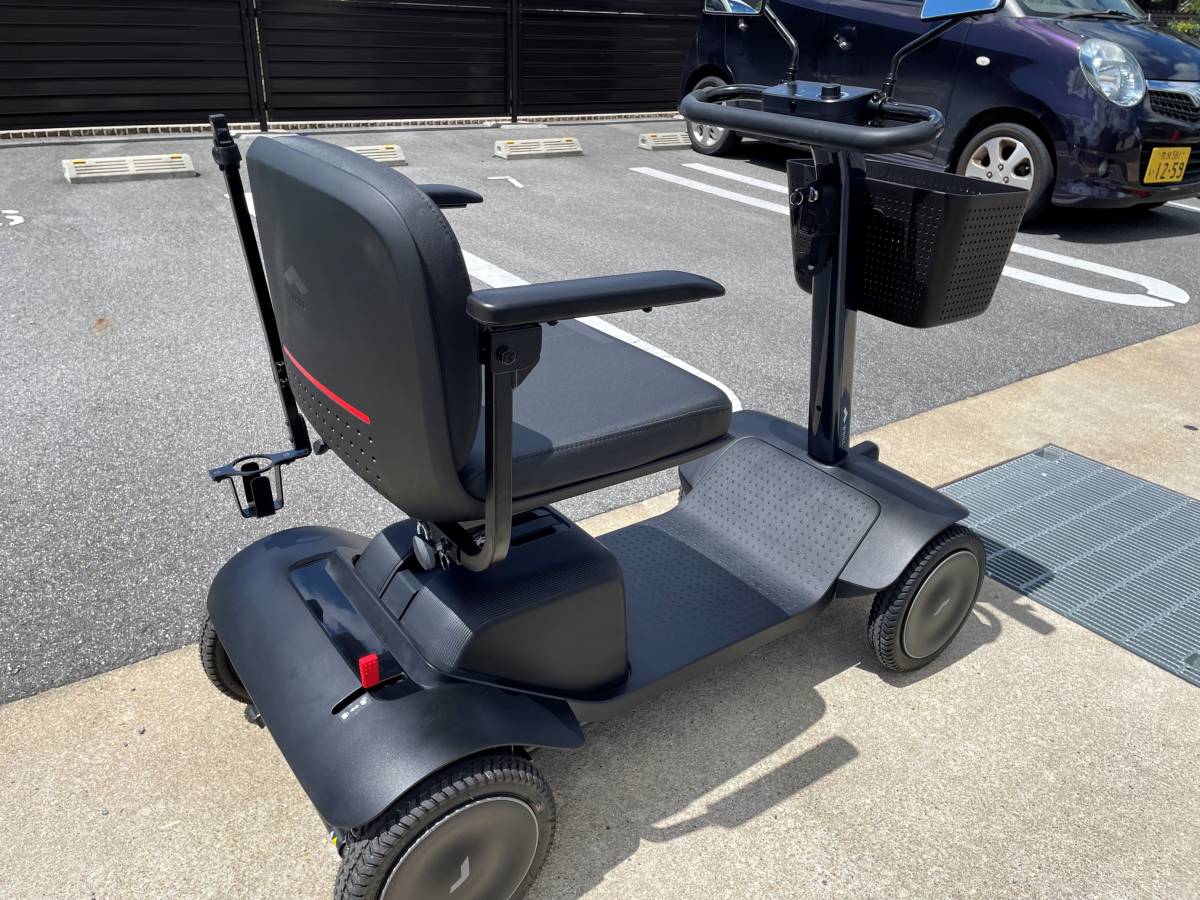 使用半年のみ美品】WHILL model S アイコニックホワイト シニアカー