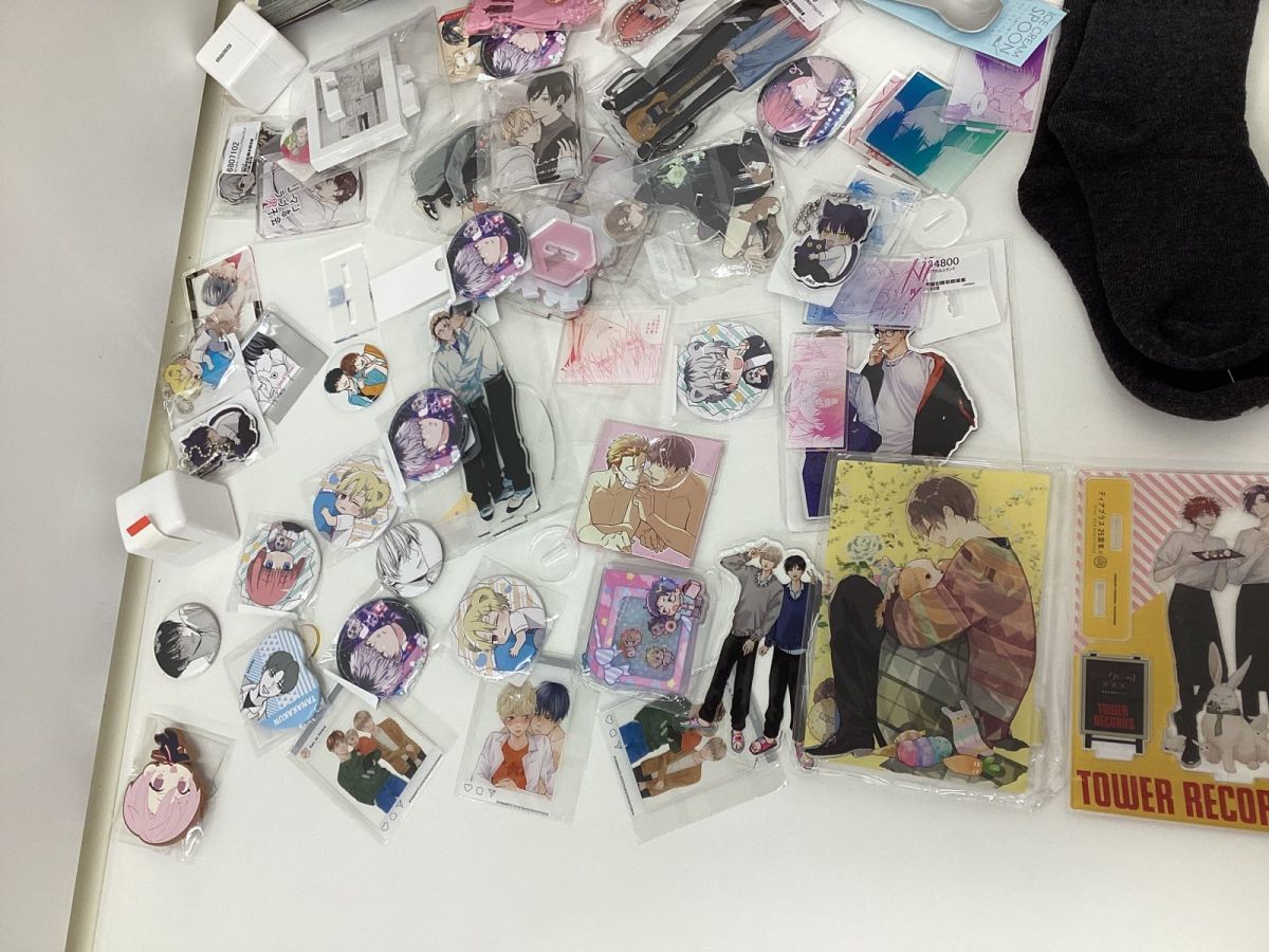 あんスタ 紙類 缶バッジ アクスタ 等 まとめ売り 現状】 BL アニメグッズ まとめ売り コミック アクスタ 缶バッジ 紙類