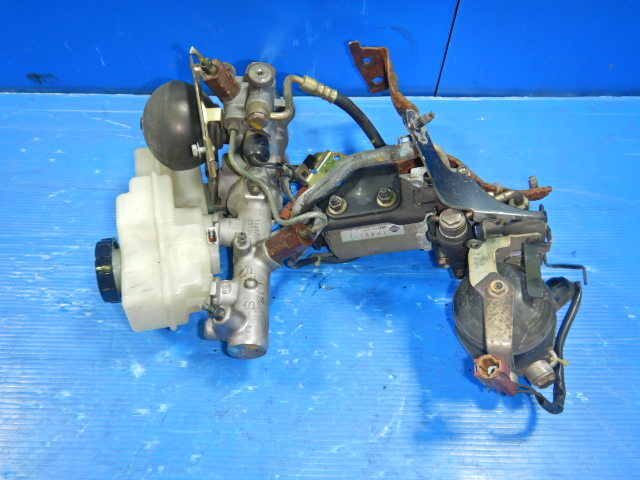 日産　Y32　シーマ　油圧ブレーキブースター マスターバック　動作確認OK　　　825-12