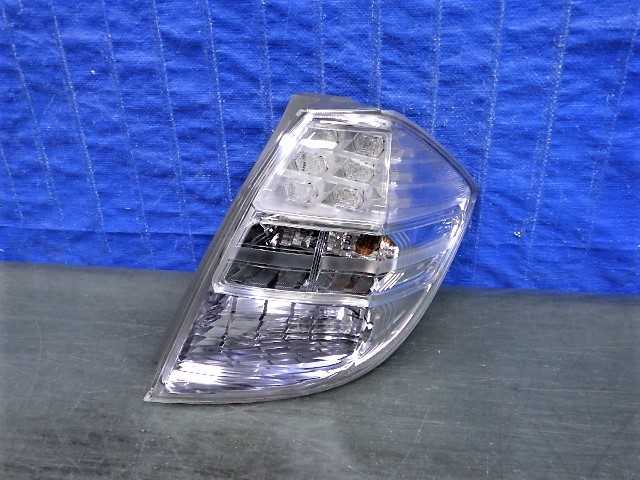 S403 フィット ハイブリッド GP1 右テール P9883 美品 【公式通販】