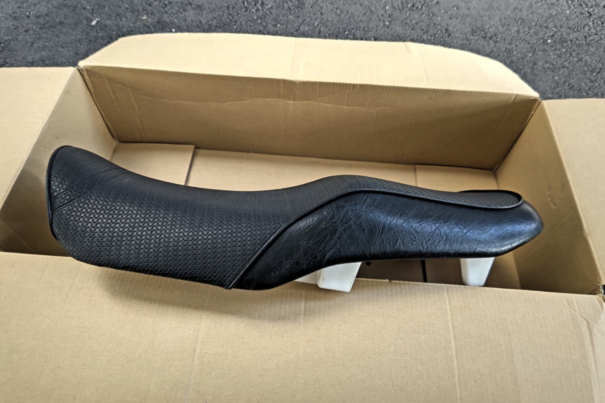 ZRX1200Rシート ◾️room◾️ZRX1100 ZRX1200R DAEG ダエグ シート