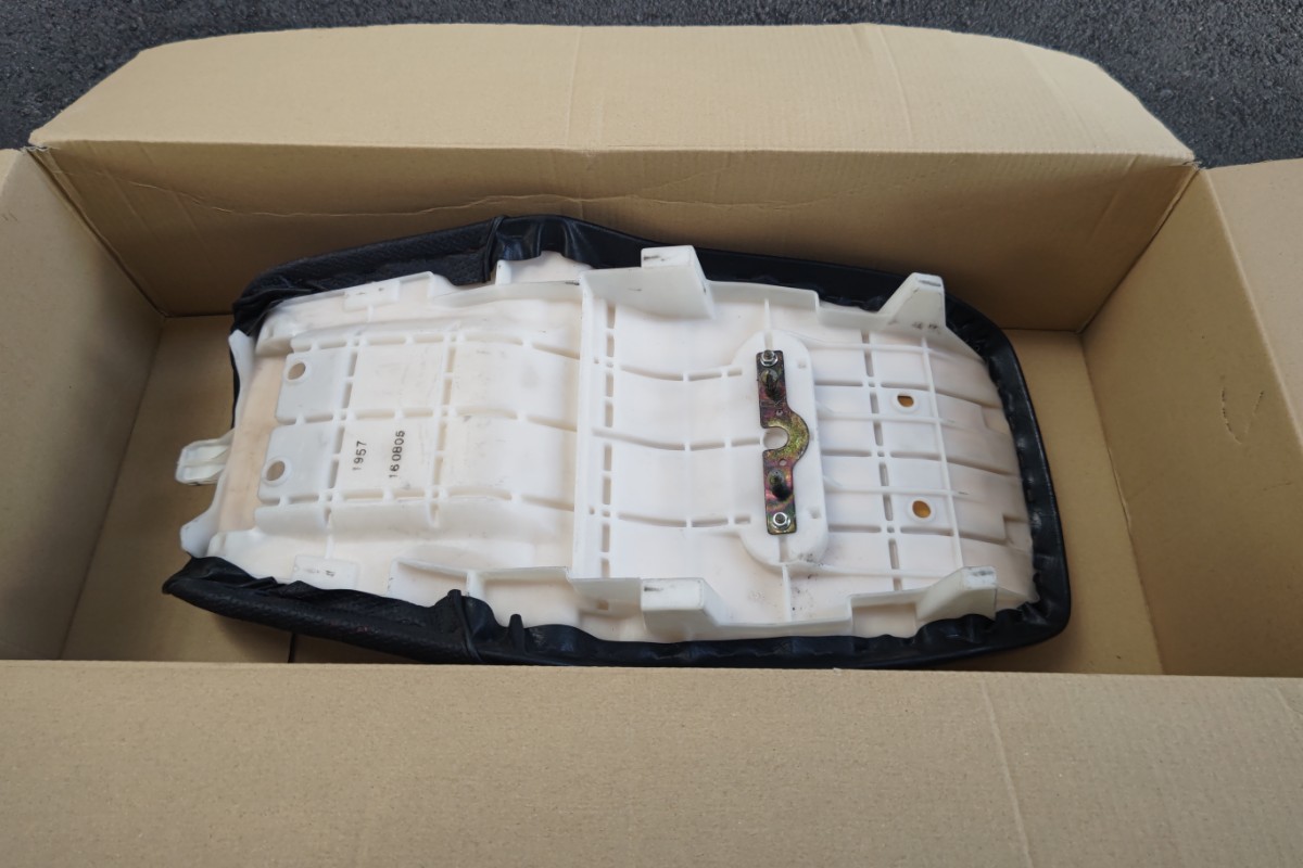 ZRX1200Rシート ◾️room◾️ZRX1100 ZRX1200R DAEG ダエグ シート