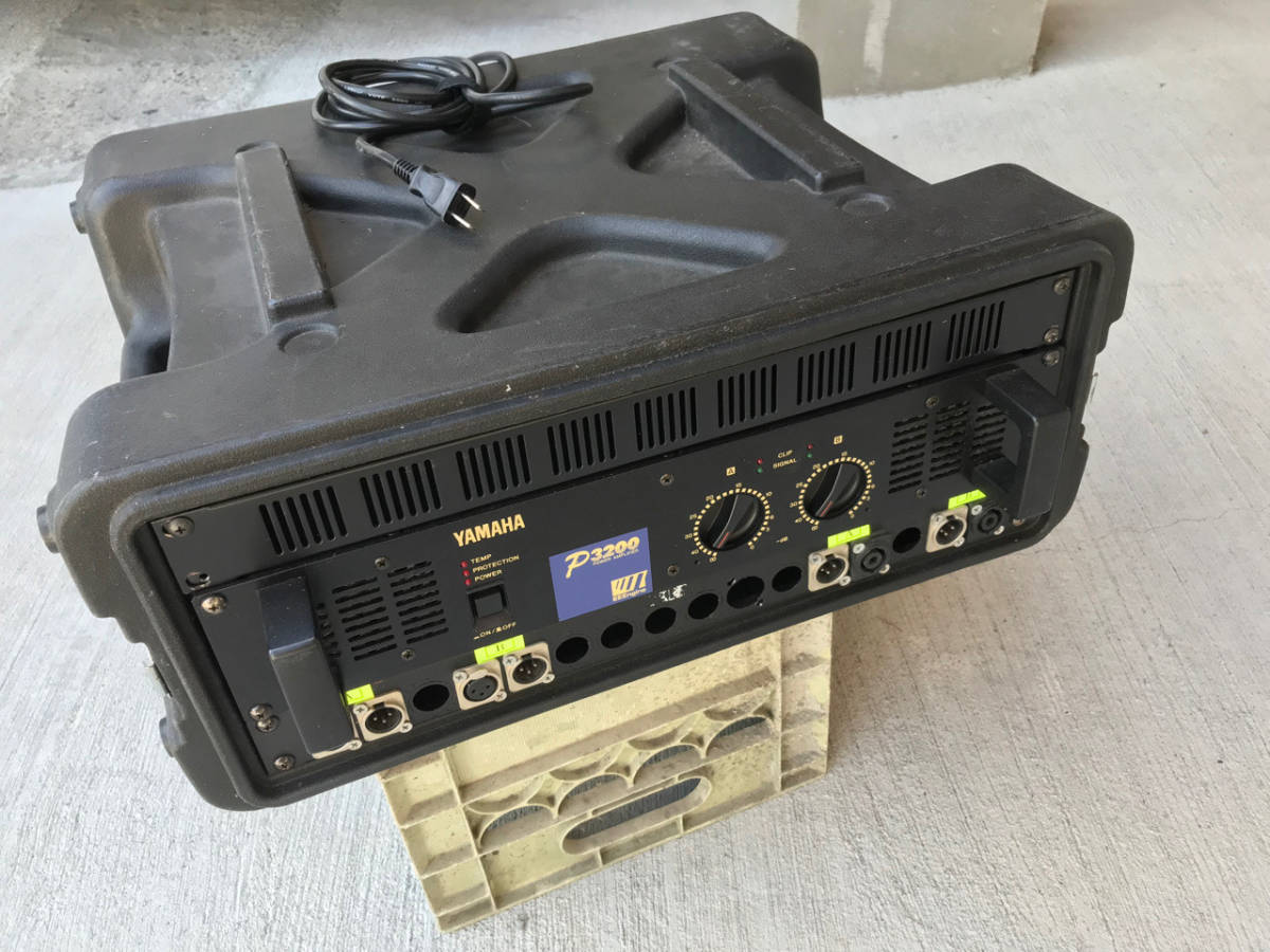 YAMAHA P3200 ラックケース付き YAMAHA P3200 パワーアンプ ハード