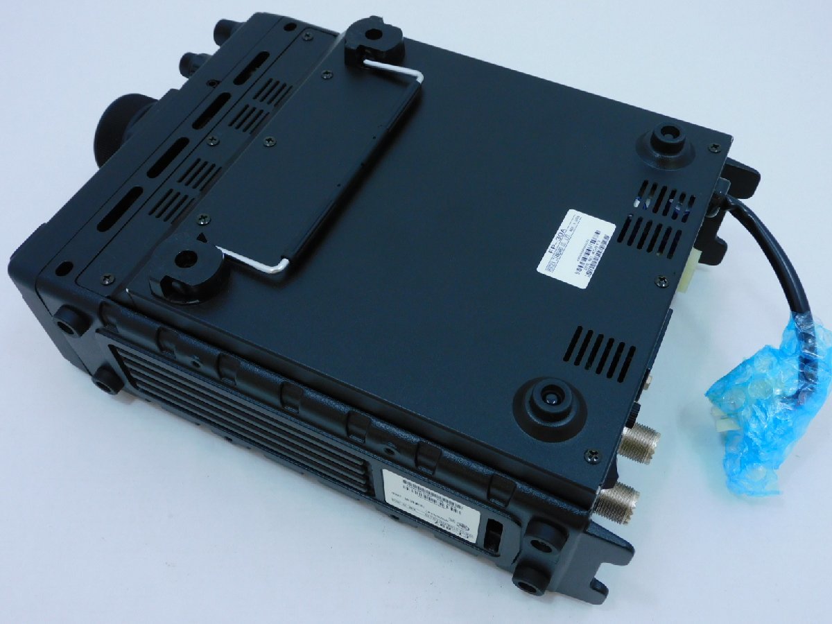 バーテックススタンダード　八重洲FT897専用内蔵型AC電源FP-30A YAESU 八重洲無線 アマチュア無線用 無線機(FT-897) ＆ 電源ユニット