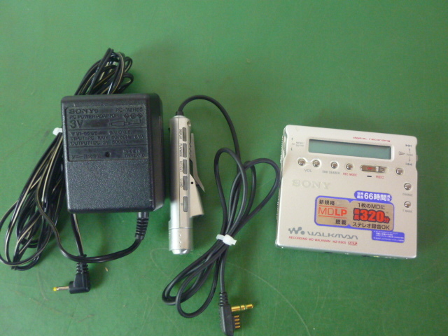 送料無料／再生確認まで　■ SONY MZ-R900／MD ウォークマン／MD レコーダー（管5082801）