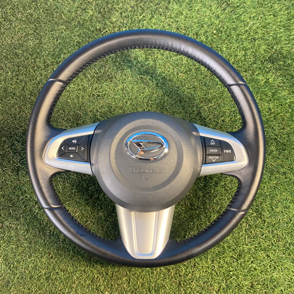[P345H54A]@ ダイハツ ムーヴ(LA150S/LA160S) 純正 レザー ステアリングホイール