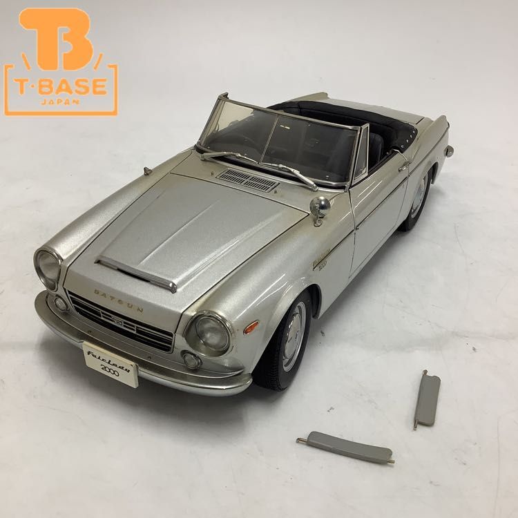未展示品 オートアート 1⁄18 ダットサン フェアレディ 2000 SR311