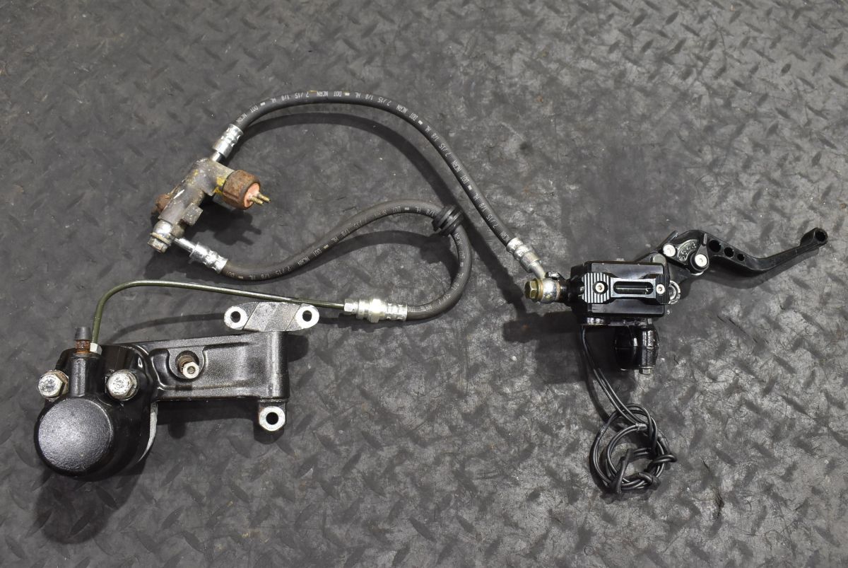 H399 当時物 純正 CB400F フロントブレーキASSY 0302 検) CB500F CB350F CB400F 純正 ホンダ シリンダーヘッド H399 ※NEWタイプ