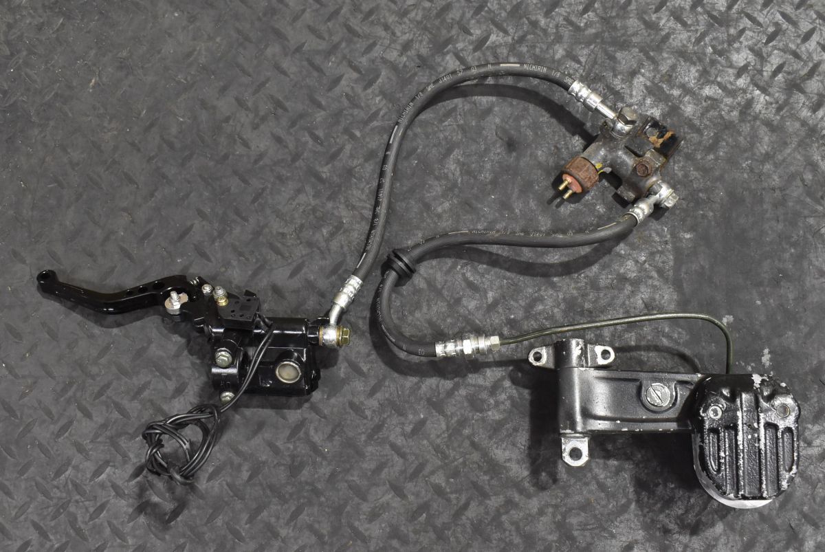 H399 当時物 純正 CB400F フロントブレーキASSY 0302 検) CB500F CB350F CB400F 純正 ホンダ シリンダーヘッド H399 ※NEWタイプ