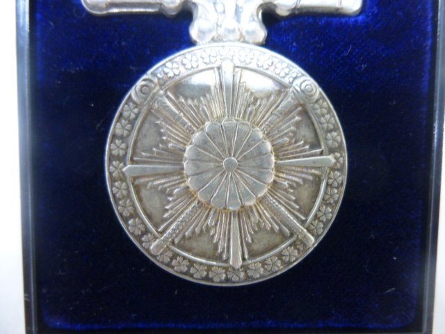 9300○希少品 大日本帝国 日本軍 大東亜戦争従軍記章 複製 レプリカ