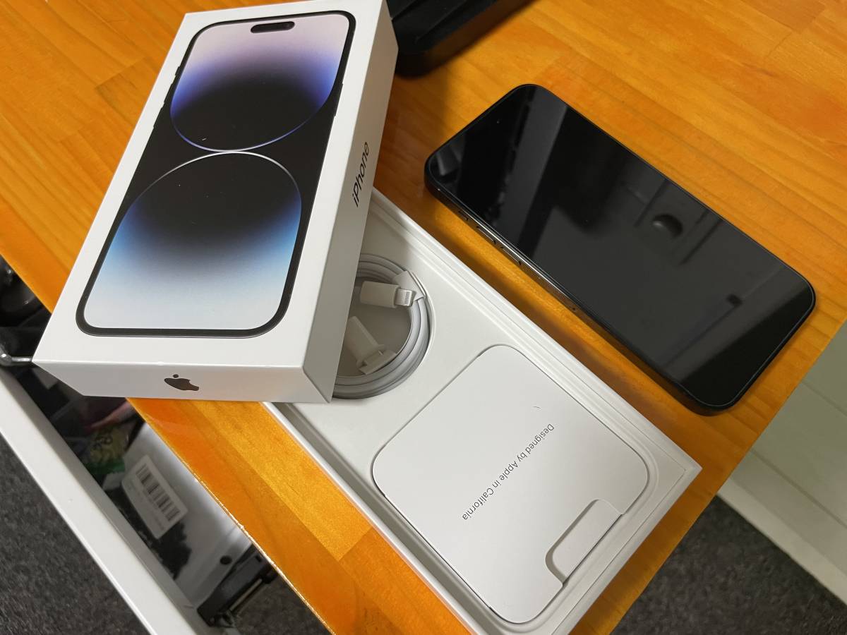 中古美品）iphone14promax 125gb 元箱備品付き。ピークデザインケース 