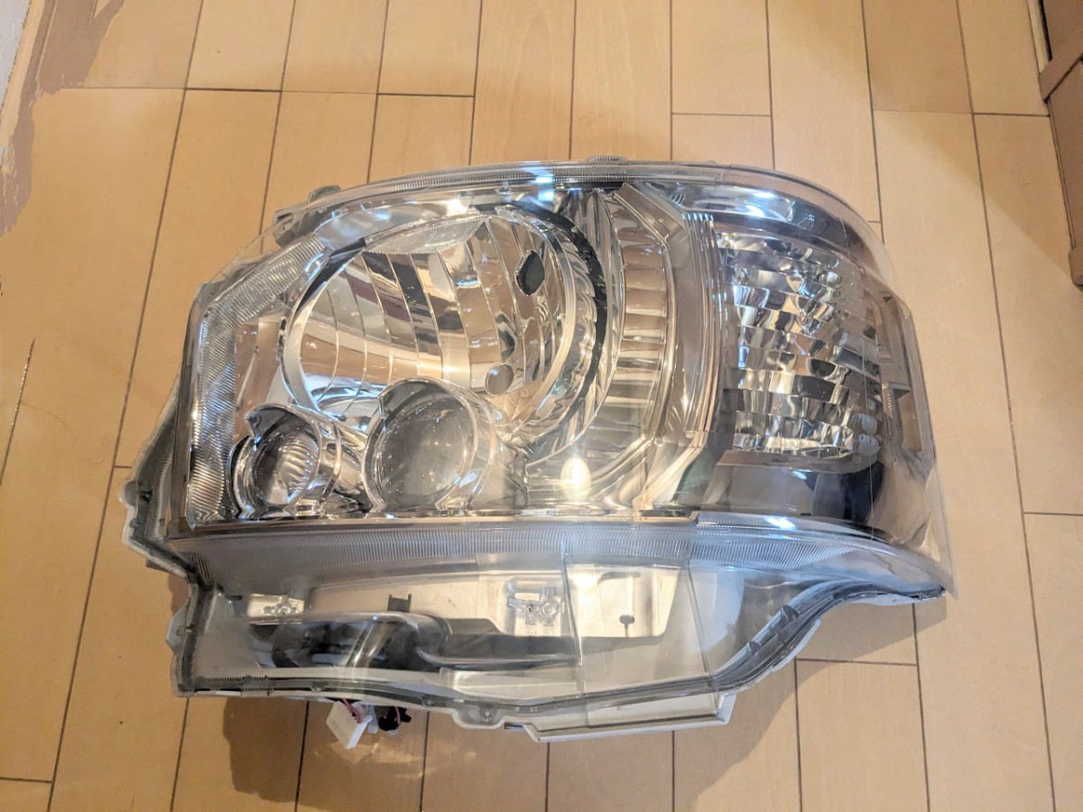 トヨタ 200系 ハイエース 左ヘッド LED 純正 トヨタ ハイエース 純正 