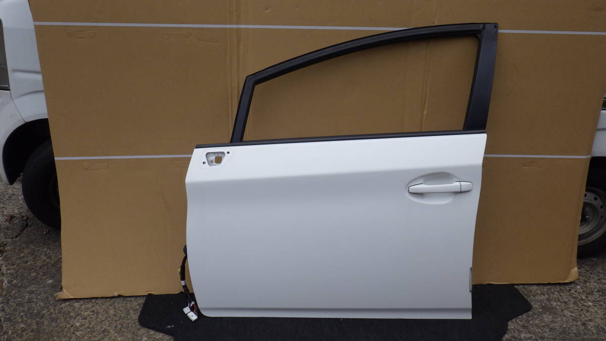 トヨタ　プリウス　ZVW30　純正　ドア　ドアパネル　フロント　前　左　FL　白　040　管H0915-3