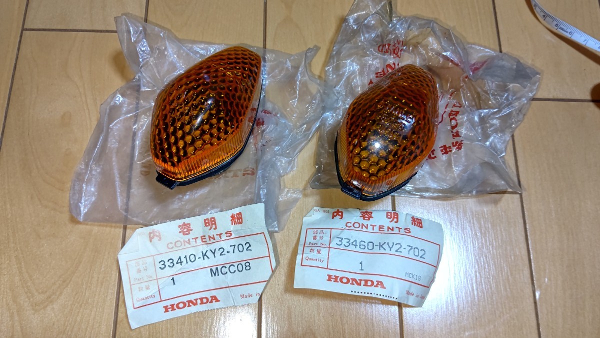 た ホンダ CBR400R NC23 純正 未使用 フロント ウインカーレンズ 33460
