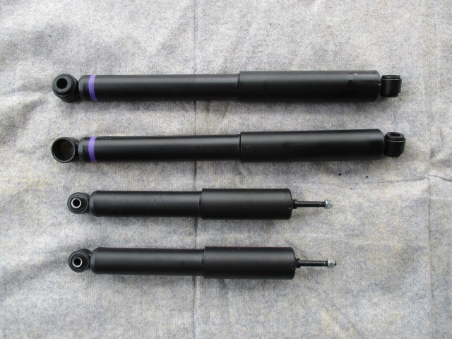 お買い得品 トヨタ ハイエース200系 純正ショックアブソーバー 送料