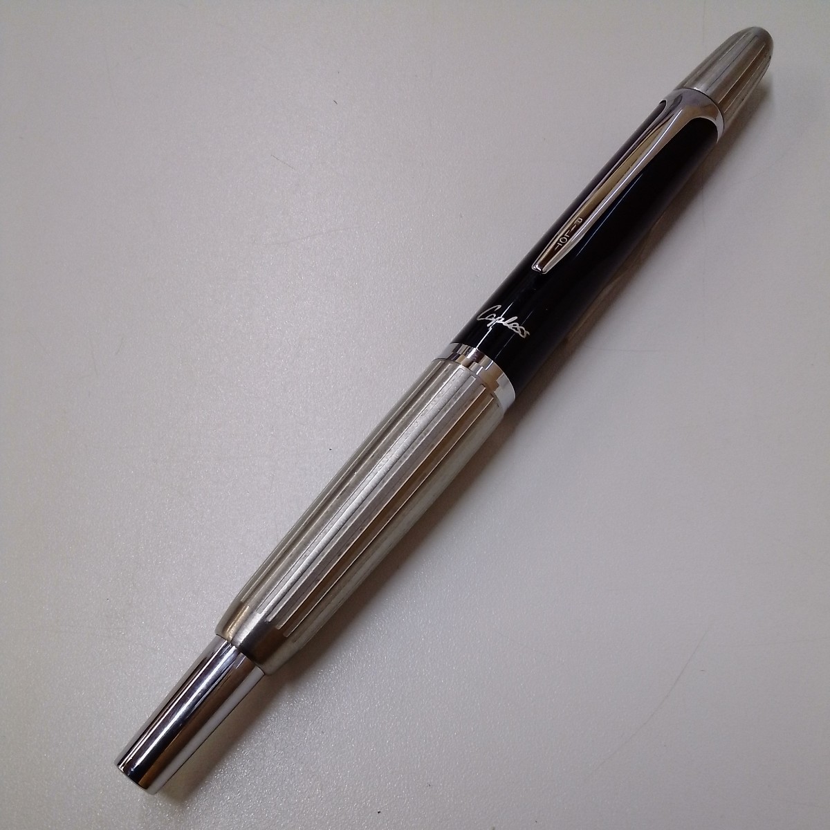 pilot capless 回転式 キャップレス キャップのないノック式