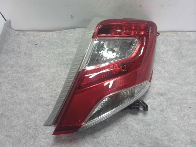KSP130 テール　右 #52-273 ヴィッツ DBA-KSP130 右テールランプ F 040 コイト 52-273 81550-52B90