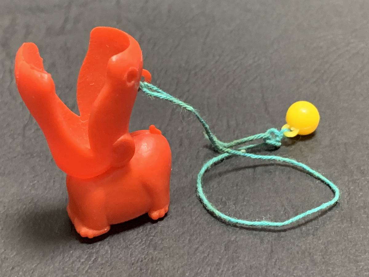 超合金制　けんかごま　TOYS バッチ　当時物掘り出し品 当時物 古い おまけ カバのけん玉 昭和レトロ 剣玉 駄玩具 グリコ 森永