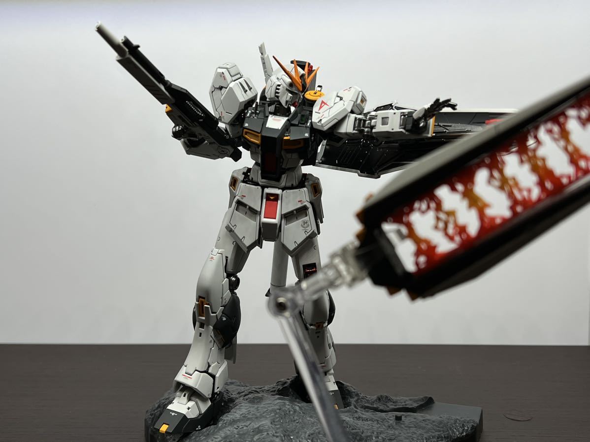 ガンプラRG 1/144 RG RX-93 νガンダム 塗装済み完成品 逆襲のシャア