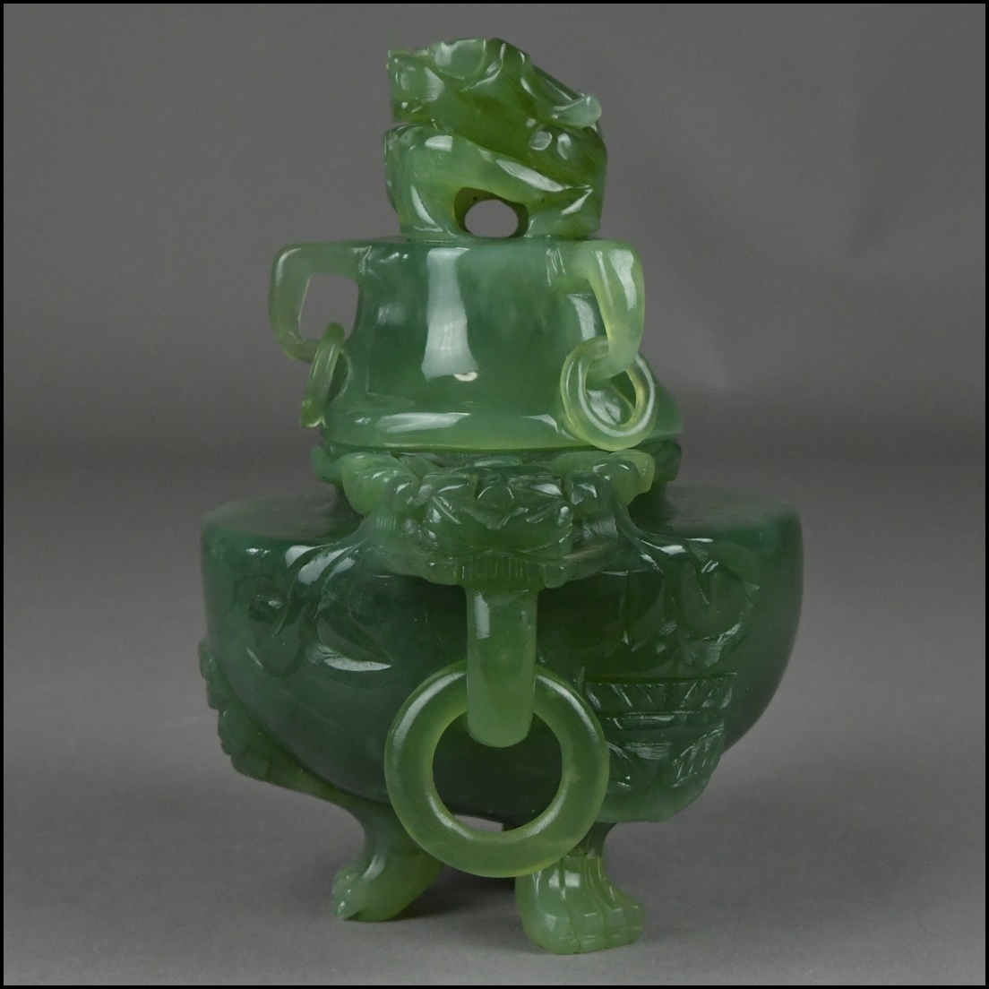 ゆ206☆中国美術 玉石 獅子彫刻耳遊環三ツ脚香炉 花唐草透彫木製台座