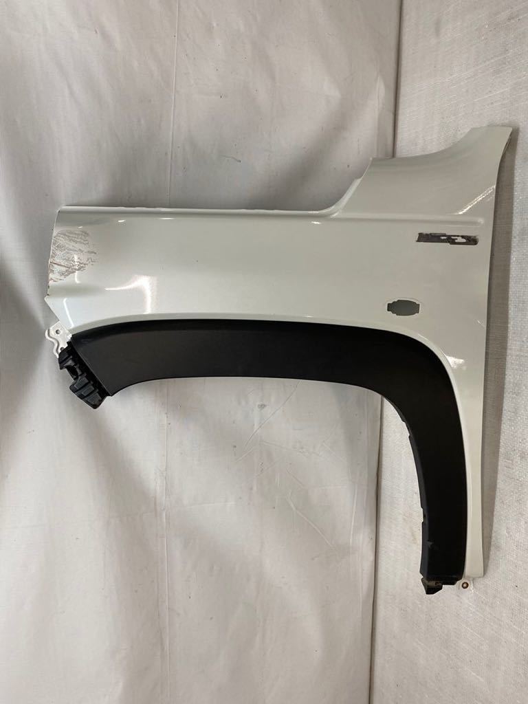 スズキ　MR52/MR92 ハスラー 純正 左フェンダー　　モール　付き